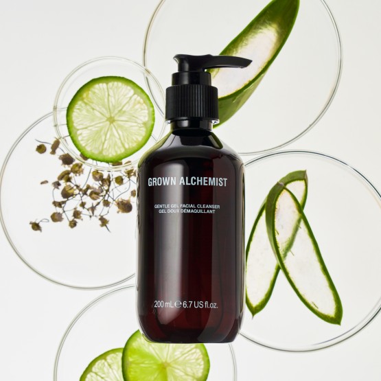Grown Alchemist Gentle Gel Facial Cleanser - М'який очисний гель для обличчя Лист Герані, Бергамот, Пуп’янки Троянди, 200 мл